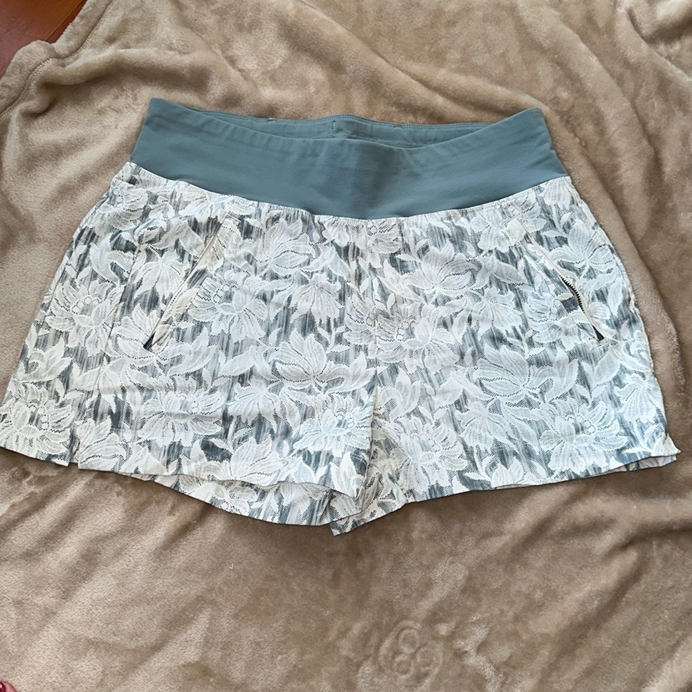 Athleta Floral Lace Women Shorts - Green and Cream